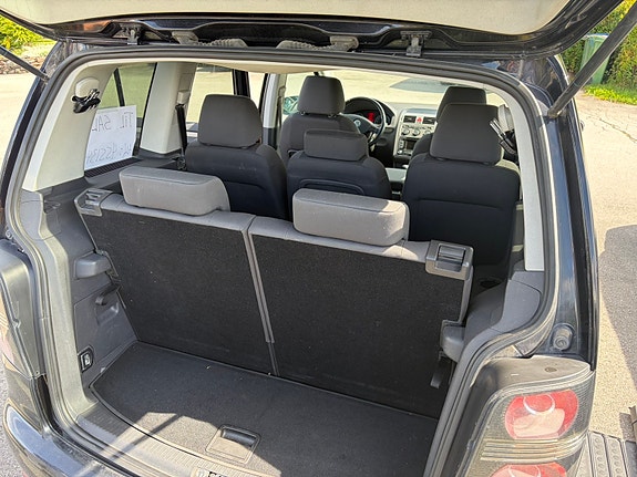 Volkswagen Touran 13 of 15