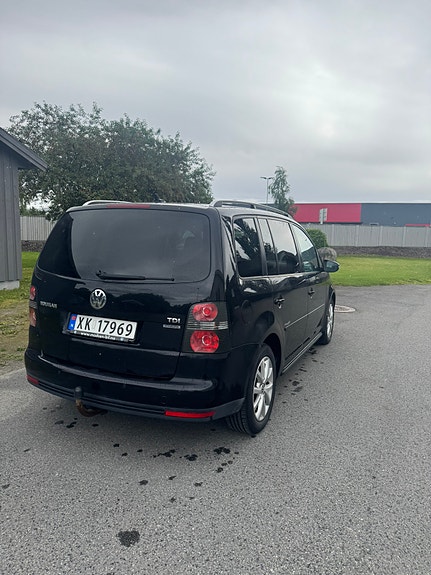 Volkswagen Touran 5 of 15
