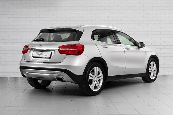 Mercedes-Benz GLA200 d 2 of 26