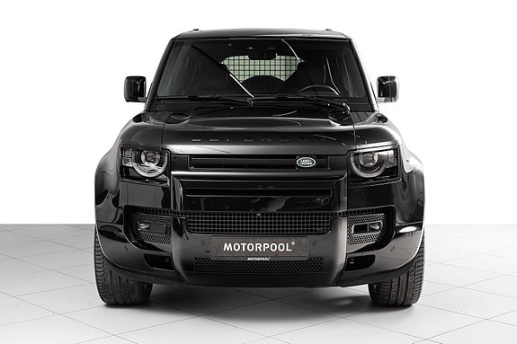 Land Rover Defender 110 4 of 5