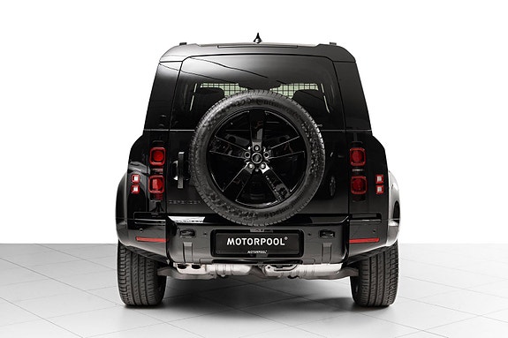 Land Rover Defender 110 5 of 5