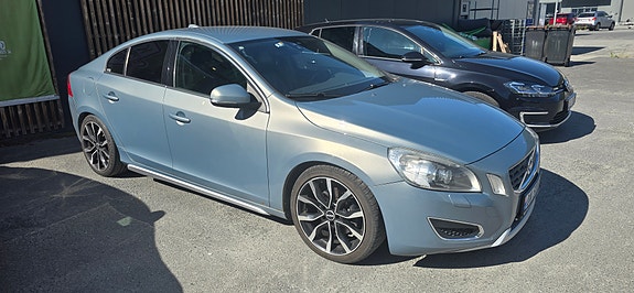 Volvo S60 2 of 3