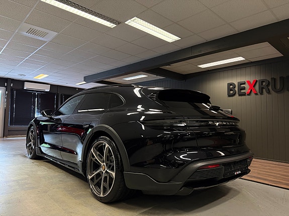 Porsche Taycan 3 of 30