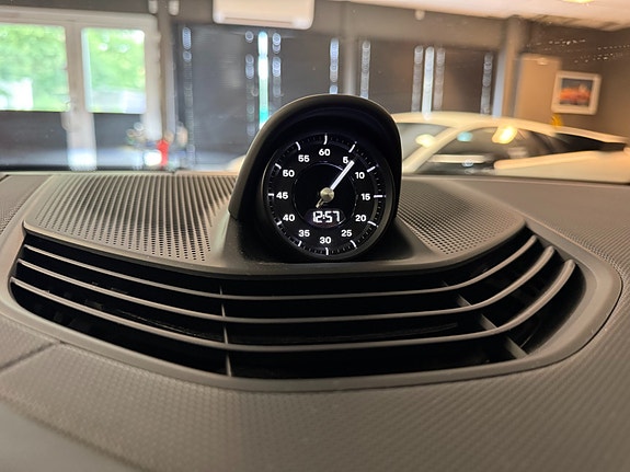 Porsche Taycan 19 of 30
