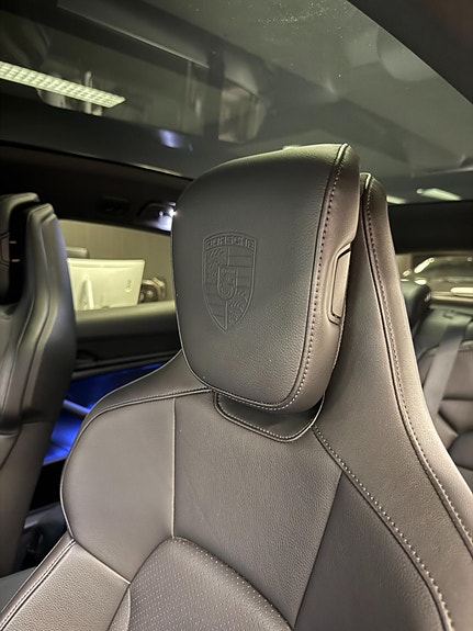 Porsche Taycan 9 of 30