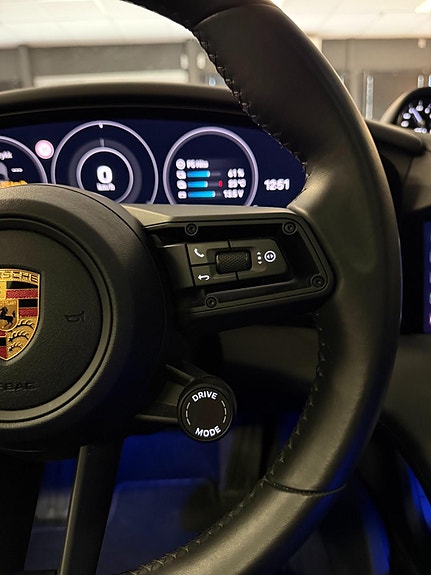 Porsche Taycan 13 of 30