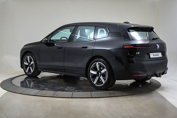 BMW iX 4 of 5