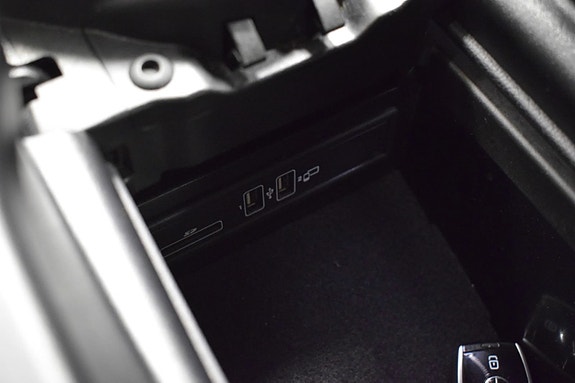 Mercedes-Benz E200 23 of 29