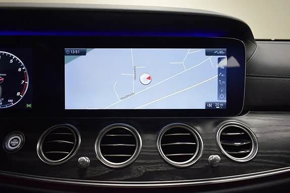 Mercedes-Benz E200 15 of 29