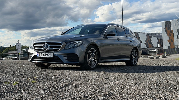 Mercedes-Benz E200 3 of 29