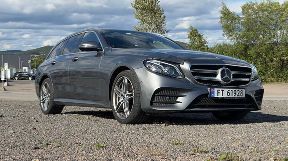 Mercedes-Benz E200 2 of 29