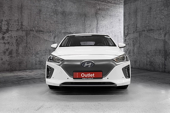 Hyundai IONIQ 2 of 12