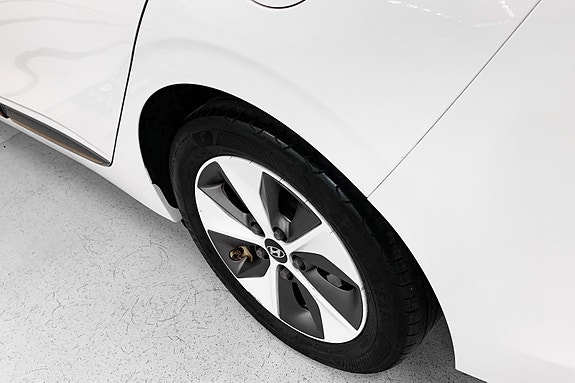 Hyundai IONIQ 12 of 12