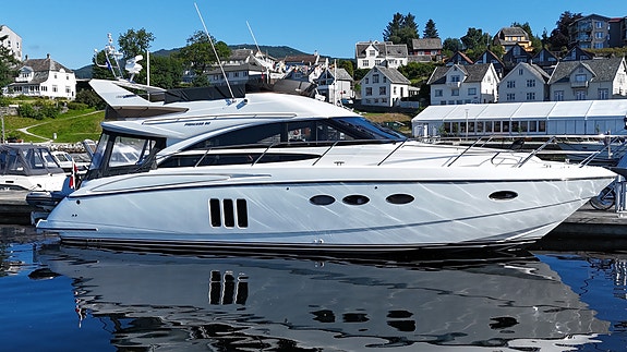 Opplev Lysefjorden og Rogaland fra sjøen om bord i en eksklusiv Princess P50 12 of 14