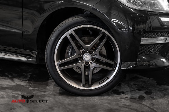 Mercedes-Benz ML350 3 of 30