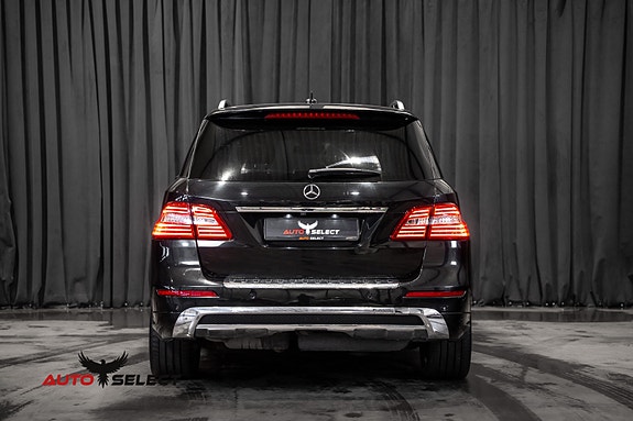 Mercedes-Benz ML350 11 of 30