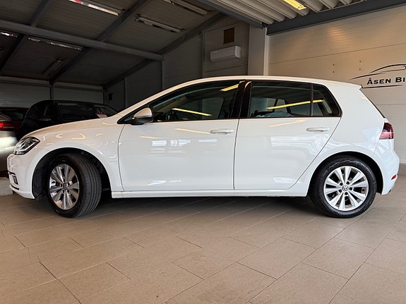 Volkswagen Golf VII 2 of 30