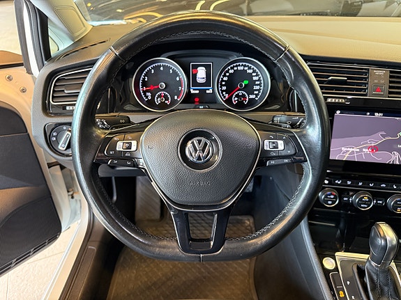 Volkswagen Golf VII 17 of 30