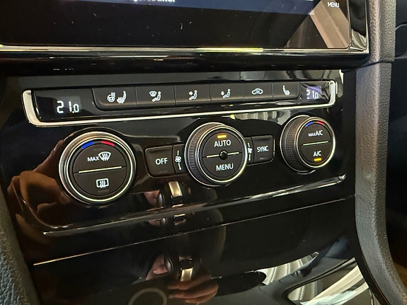 Volkswagen Golf VII 27 of 30
