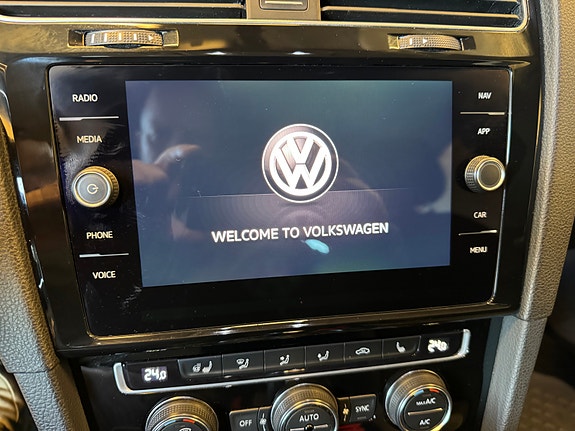 Volkswagen Golf VII 16 of 22