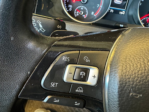 Volkswagen Golf VII 13 of 22