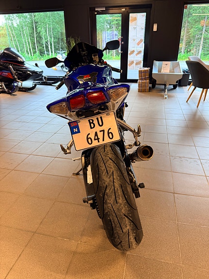 Suzuki GSX-R 750 4 of 15