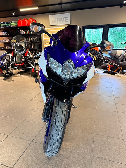 Suzuki GSX-R 750 8 of 15