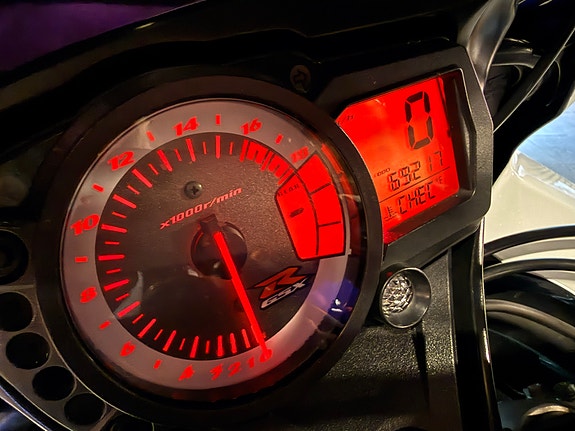 Suzuki GSX-R 750 14 of 15