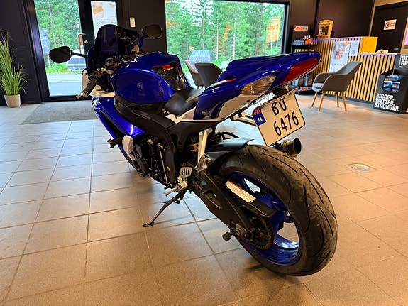Suzuki GSX-R 750 5 of 15