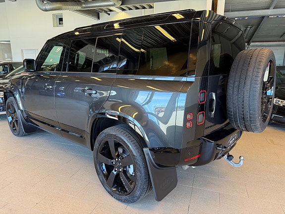 Land Rover Defender 110 7 of 26