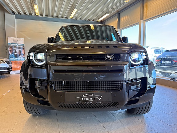 Land Rover Defender 110 4 of 5