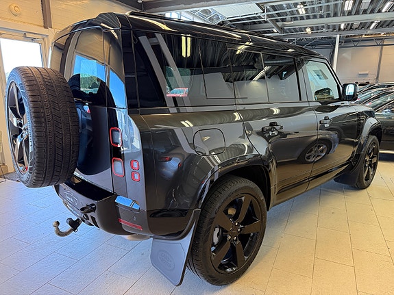 Land Rover Defender 110 9 of 26