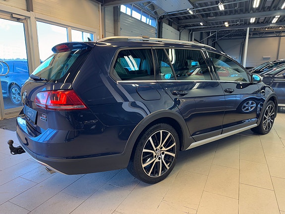 Volkswagen Golf Alltrack 9 of 30