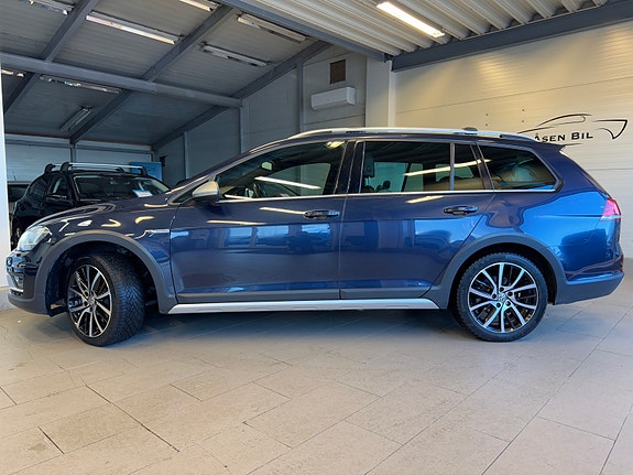 Volkswagen Golf Alltrack 2 of 5