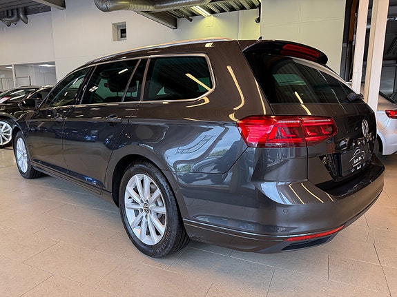 Volkswagen Passat 6 of 30