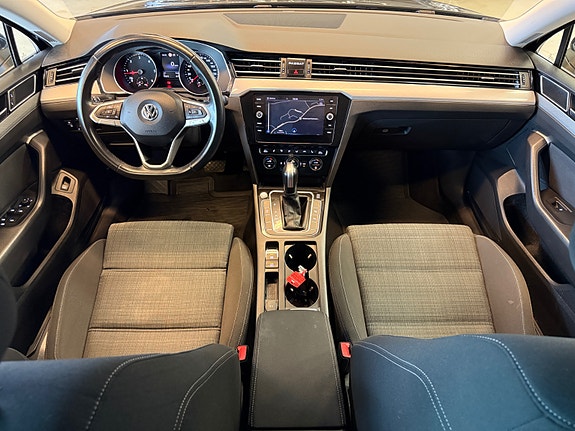 Volkswagen Passat 24 of 30