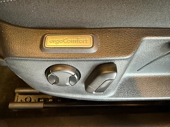 Volkswagen Passat 12 of 30