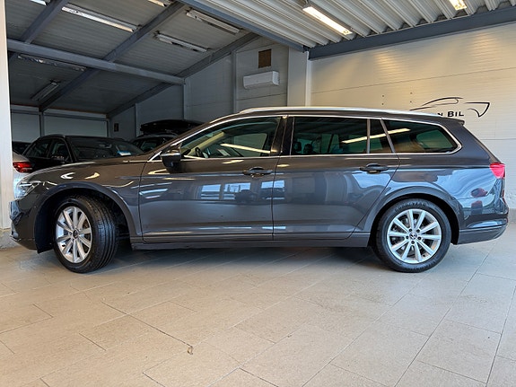 Volkswagen Passat 3 of 30