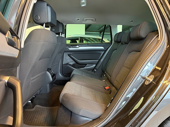 Volkswagen Passat 14 of 30