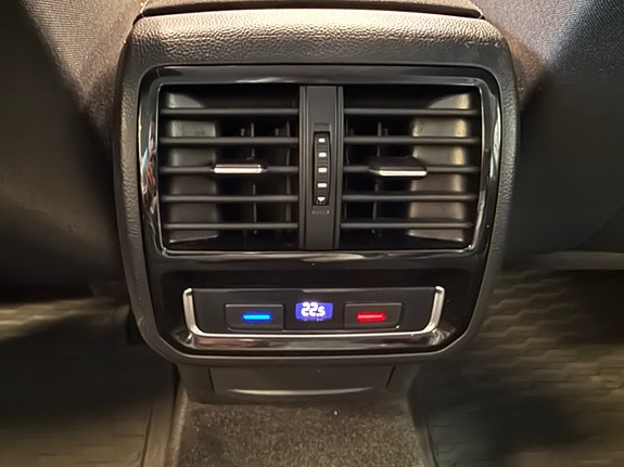 Volkswagen Passat 15 of 30