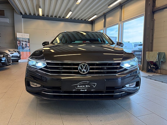 Volkswagen Passat 4 of 30