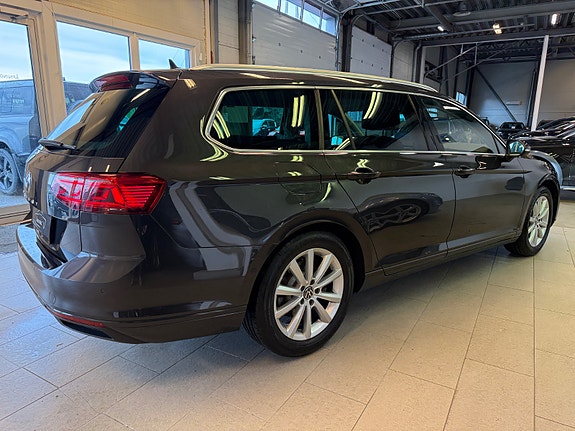 Volkswagen Passat 10 of 30