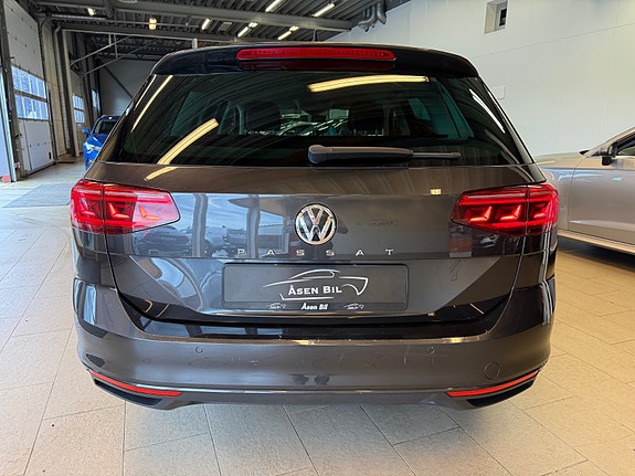 Volkswagen Passat 8 of 30