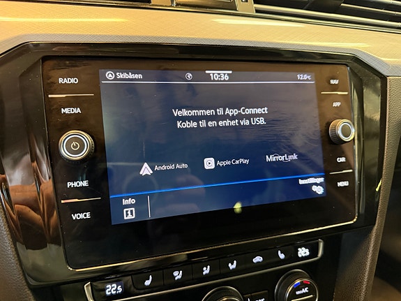 Volkswagen Passat 27 of 30