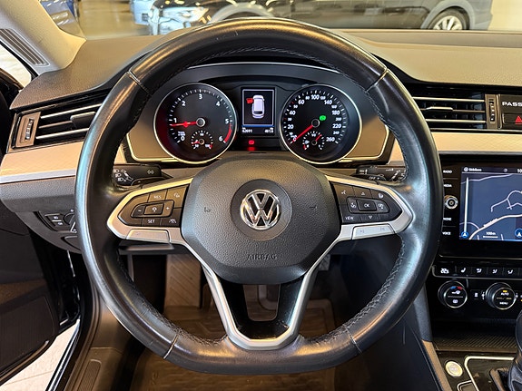 Volkswagen Passat 21 of 30
