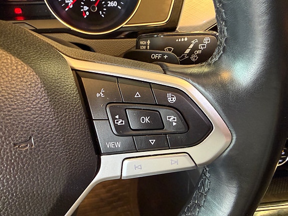 Volkswagen Passat 22 of 30