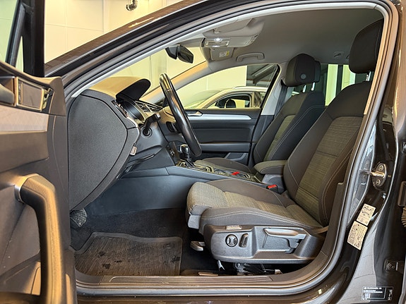 Volkswagen Passat 11 of 30