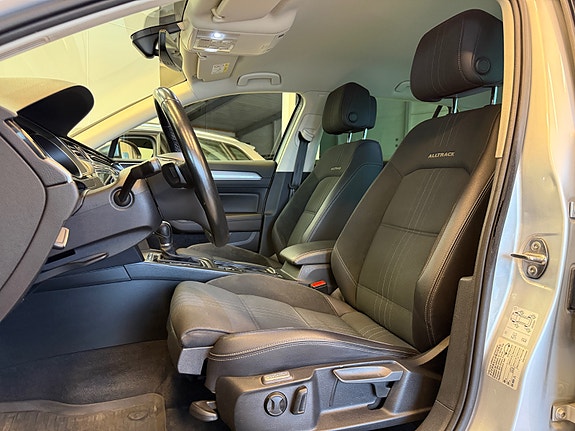 Volkswagen Passat Alltrack 12 of 30