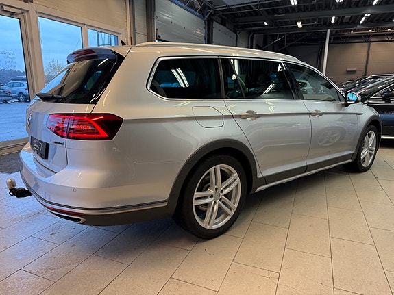 Volkswagen Passat Alltrack 9 of 30