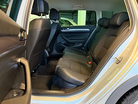 Volkswagen Passat Alltrack 13 of 30